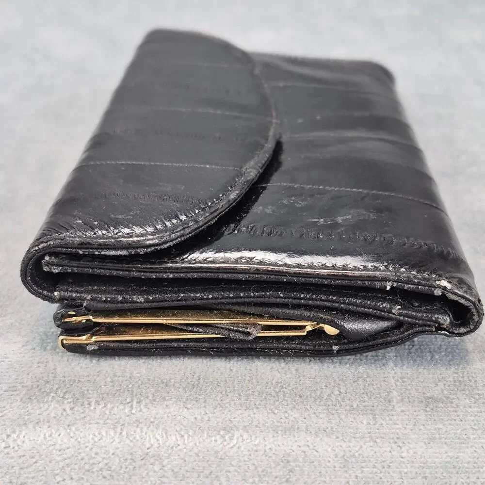 Vintage Eel Skin Leather Kiss Closure Lock Black Bi-Fold Wallet Coin Purse